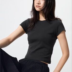 Uniqlo Black Short Sleeve Women's Tee